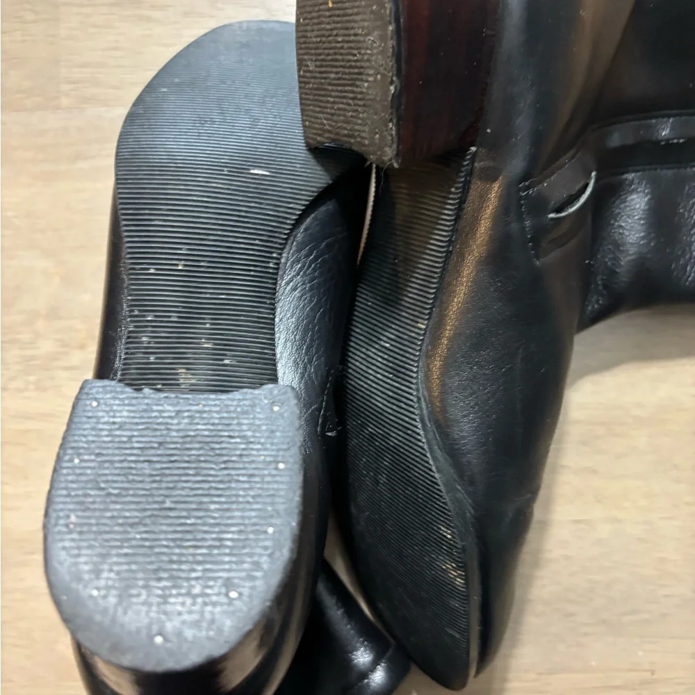 Black Leather Ankle Boots with White Stitching size 7B